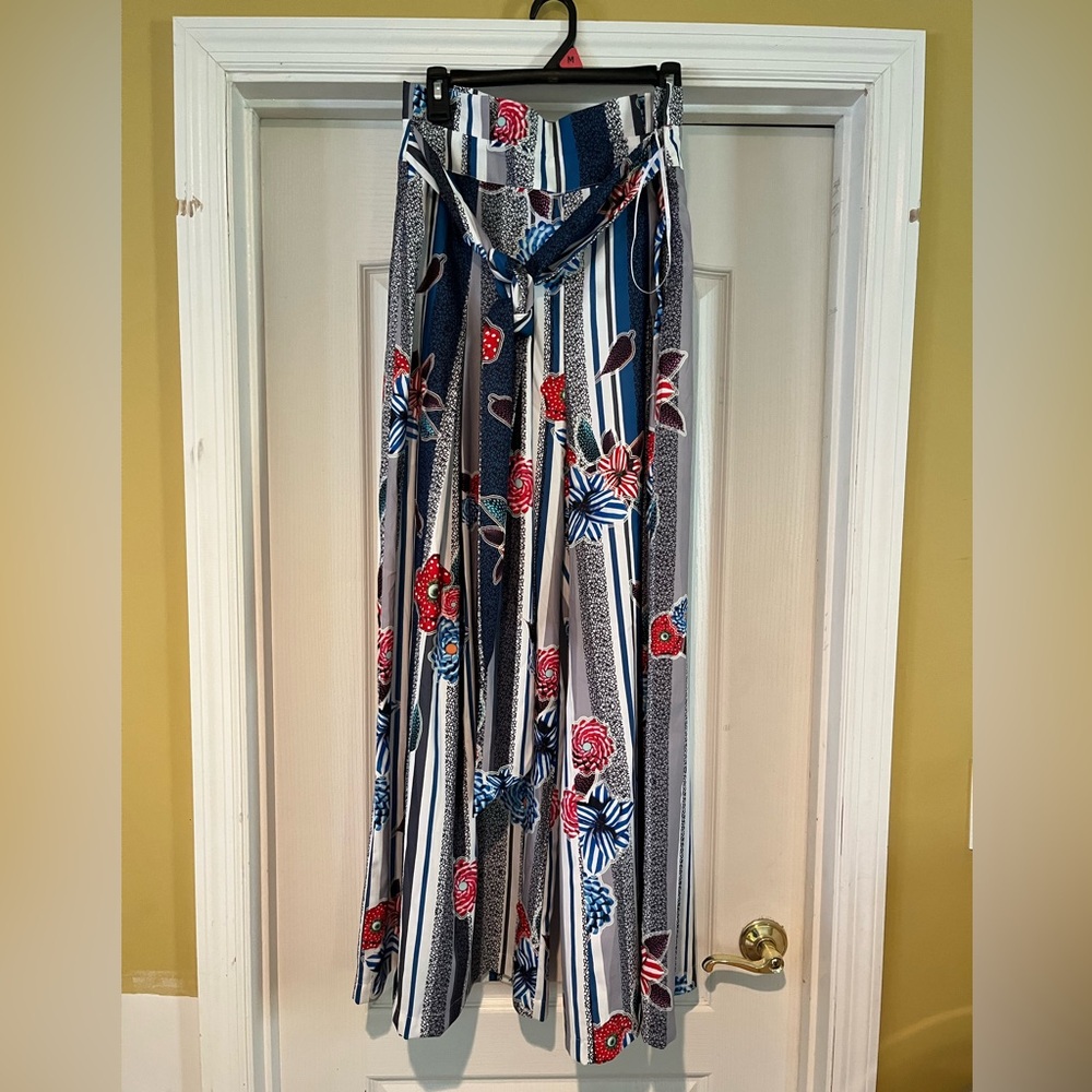 NWT Bloomingdales Gracia Wide Leg Floral Pants Size Large Final Price!!!